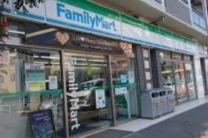 コンビニ　ファミリーマート市谷柳町店（コンビニ）まで250m