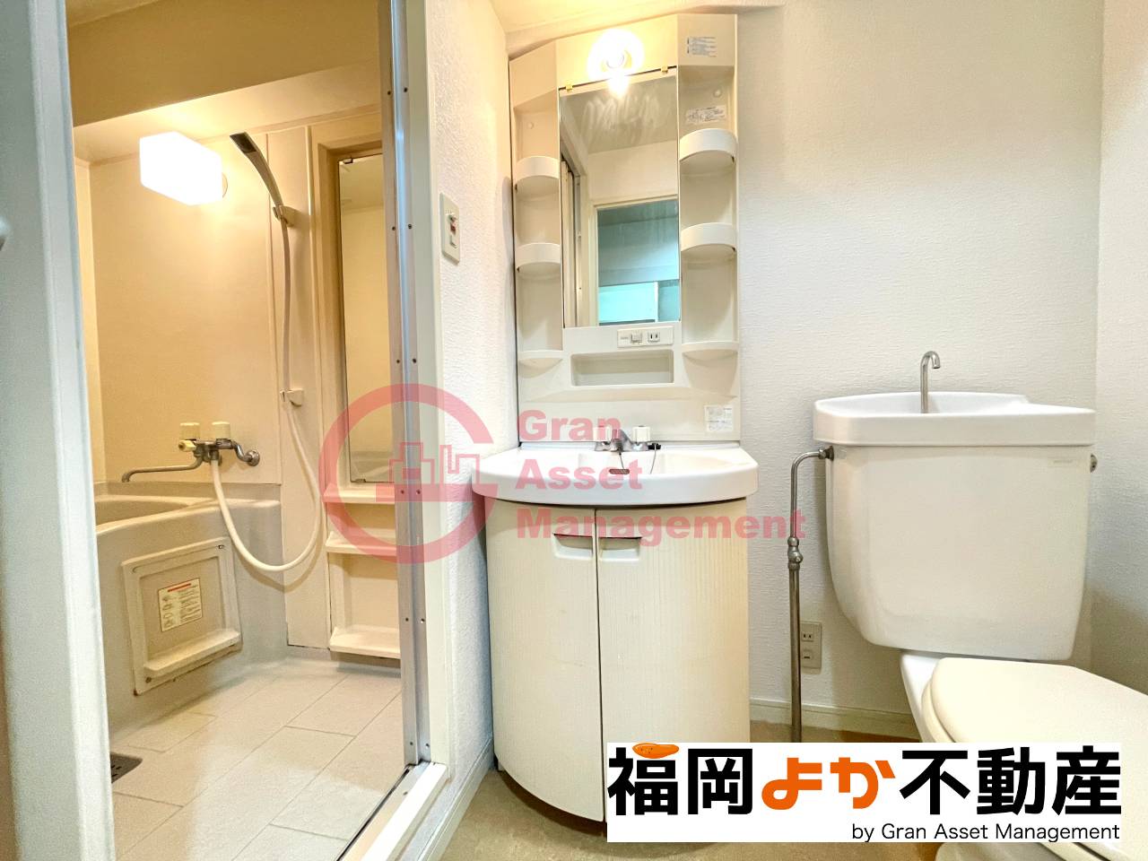 洗面設備　独立洗面台あり、毎朝おしゃれに忙しい女性の方におすすめです