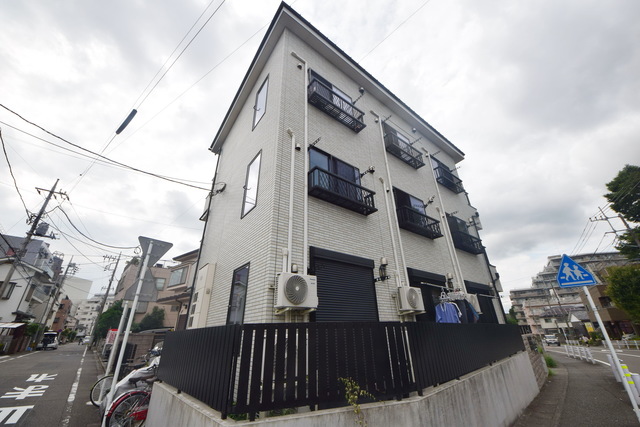建物外観　～落ち着いた住宅地に立地します～