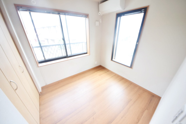 居室・リビング　～角部屋２面採光で明るいお部屋っ～