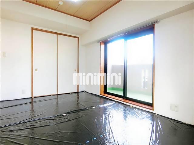 その他部屋・スペース　角部屋で和室側にもベランダがあります。
