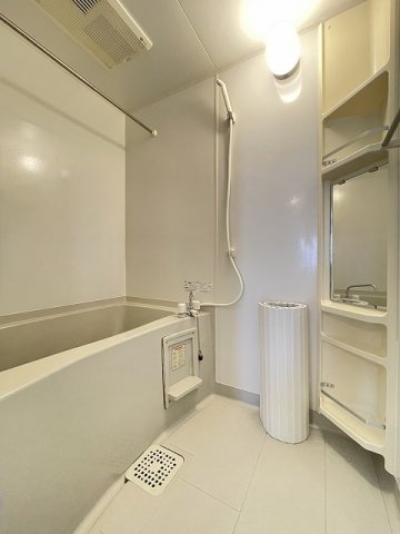 バス・シャワールーム　浴室暖房乾燥機＆物干しバー付きバスルーム♪お風呂に浸かって一