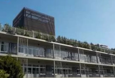 小学校　千代田区立富士見小学校（小学校）まで685m