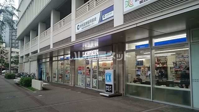 コンビニ　ローソン 那覇旭町店（コンビニ）まで517m