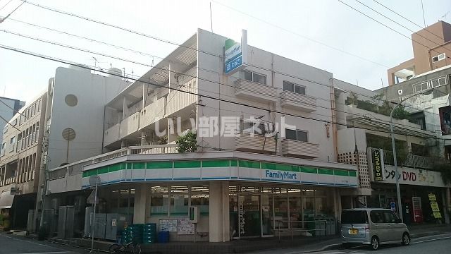 コンビニ　沖縄ファミリーマート 辻一丁目店（コンビニ）まで702m