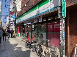 コンビニ　ファミリーマート 中野駅北店（コンビニ）まで179m