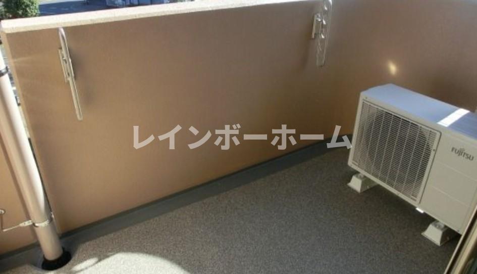 バルコニー　暖かな日差しのふりそそぐバルコニー