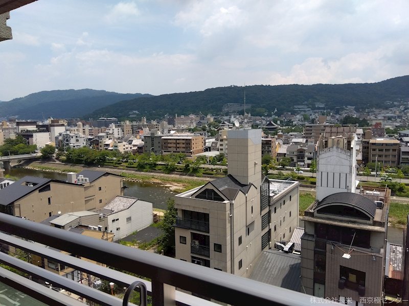 眺望　10階ベランダから鴨川が望めます☆