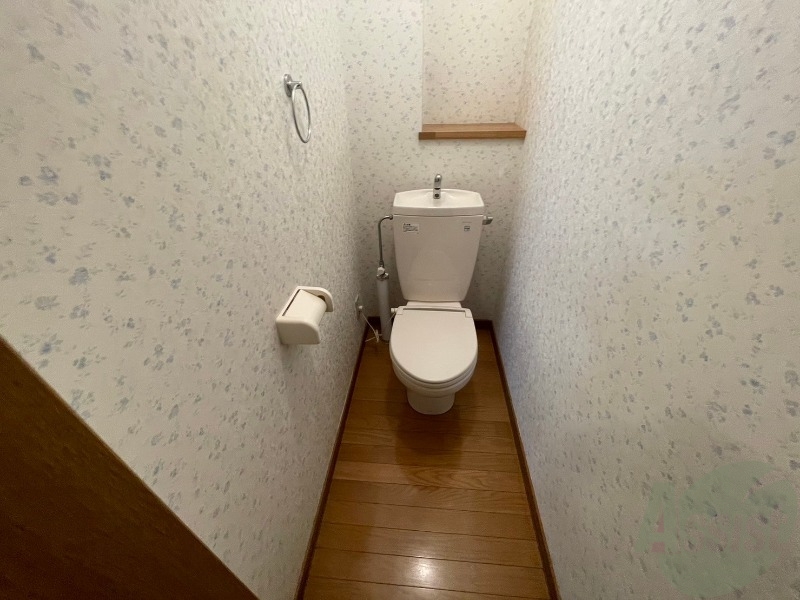 トイレ　こちらはトイレです。清潔感があり、安心して使用できます。