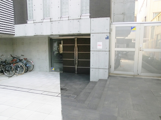 エントランス　敷地の広いエントランス部分です☆
