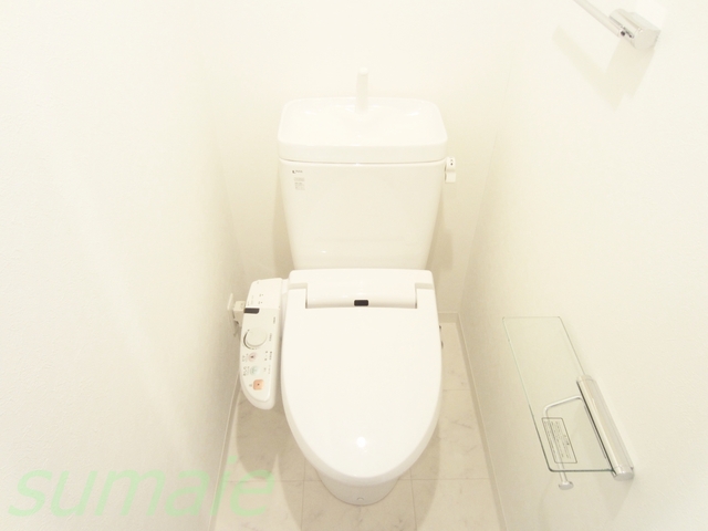トイレ　温水洗浄機能付きのトイレです★