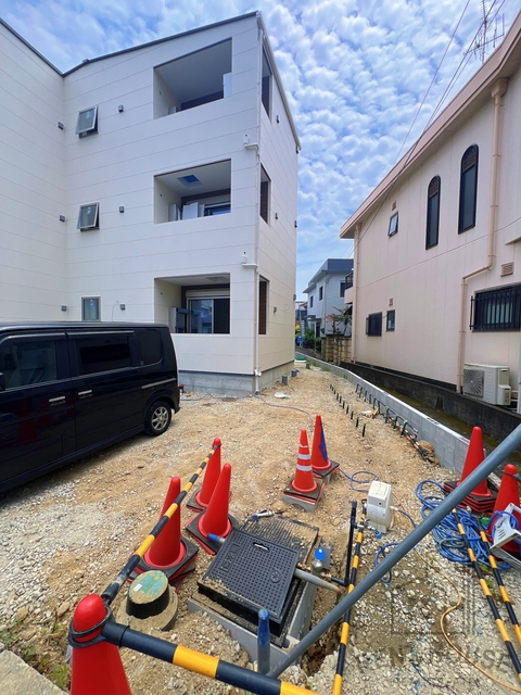 駐車場　外観（建設中）