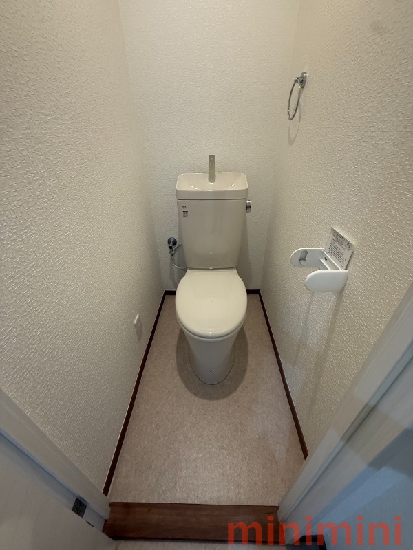 大阪モノレール本線 沢良宜駅 徒歩4分 3階建 築36年のトイレ写真