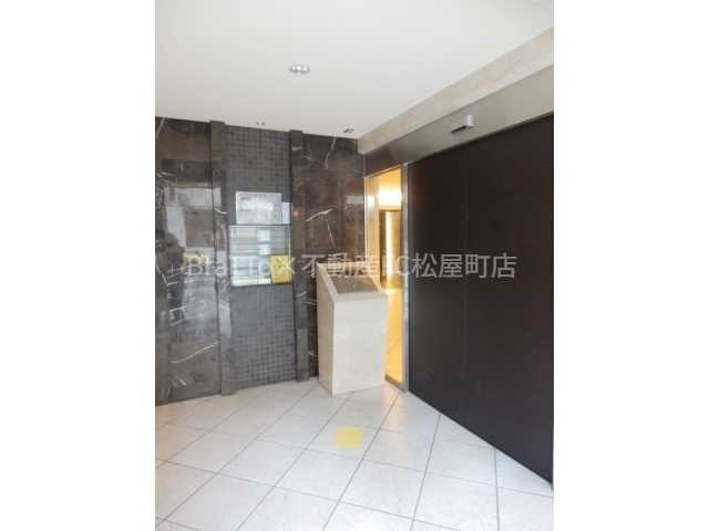 エントランス　マンション共用部分（オートロック付き）