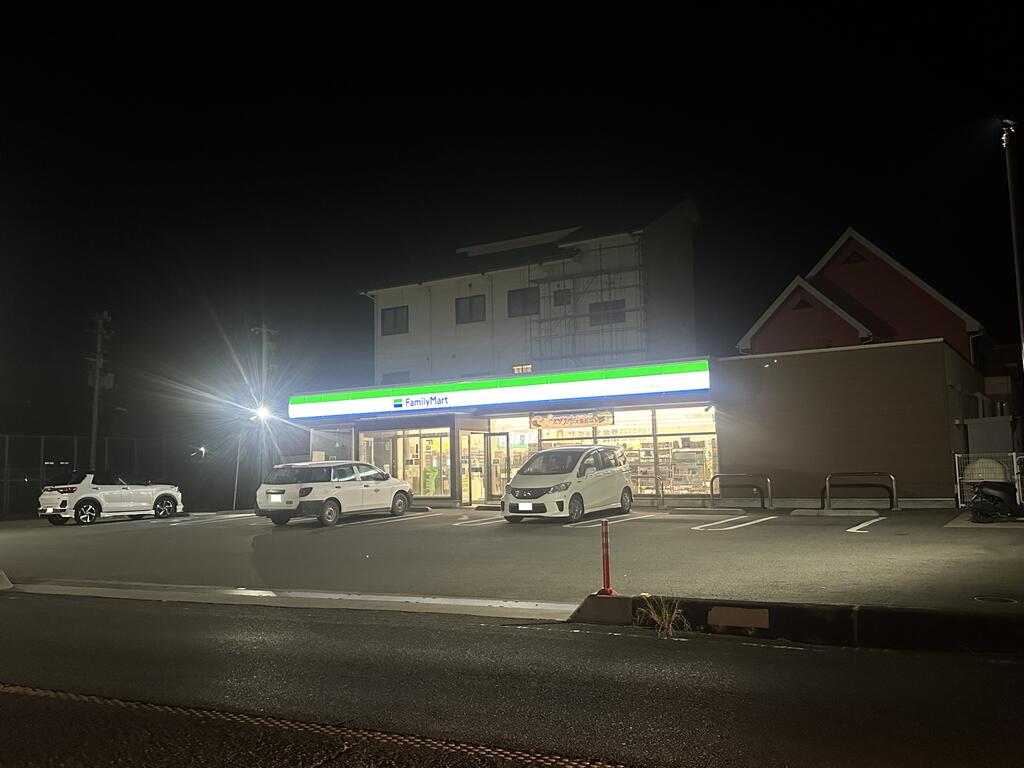 コンビニ　ファミリーマートみなべ海岸前店（コンビニ）まで898m