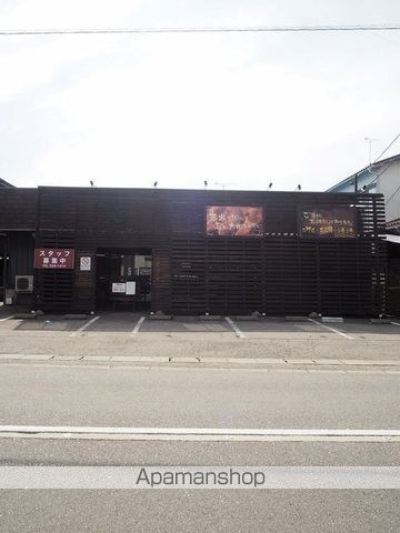 飲食店　焼肉じんべい（飲食店）まで300m