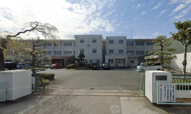 中学校　磐田市立城山中学校（中学校）まで700m