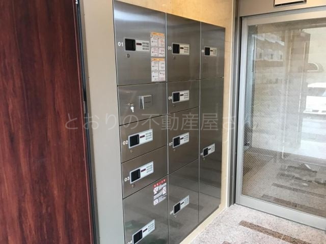 エントランス　宅配ボックス　リシェス