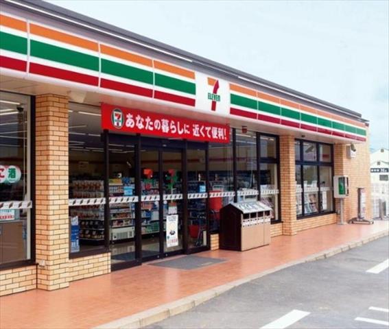 コンビニ　セブンイレブン（コンビニ）まで439m