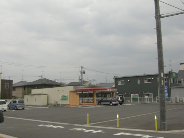 コンビニ　セブンイレブン（コンビニ）まで630m