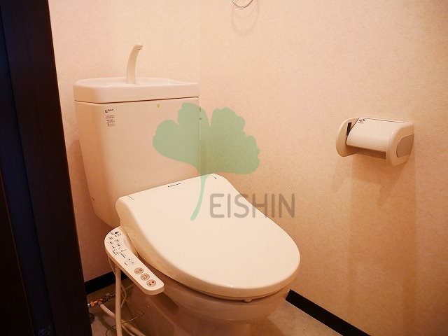 トイレ　温水洗浄付きトイレです！