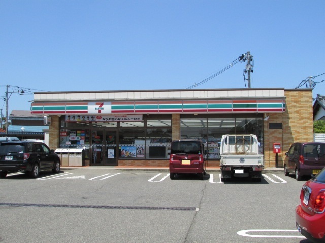 コンビニ　セブンイレブン新潟曽川店（コンビニ）まで812m