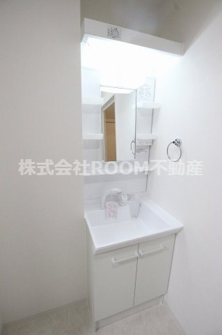 洗面設備　朝の支度にも助かる、独立の洗髪洗面化粧台