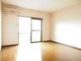 居室・リビング　フローリングのお部屋です。（同建物別室の画像です）