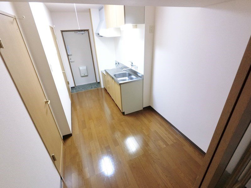 その他部屋・スペース　キッチンスペースも広々しています。（同建物別室の画像です）