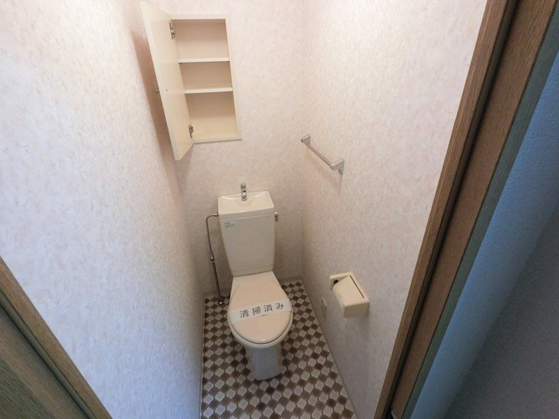 トイレ　トイレ、小物入れありです。（同建物別室の画像です）