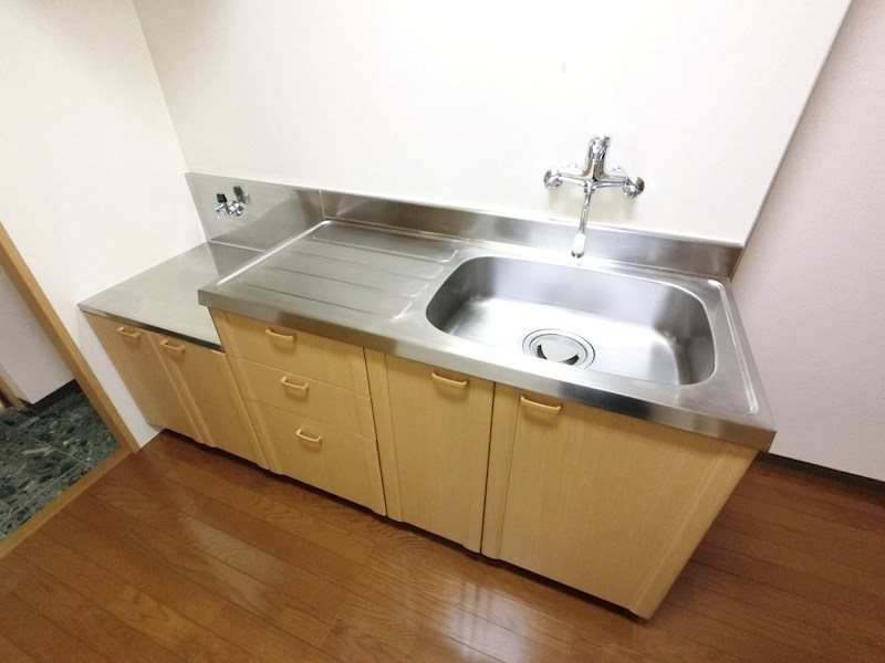 キッチン　２口コンロ設置可能です。（同建物別室の画像です）