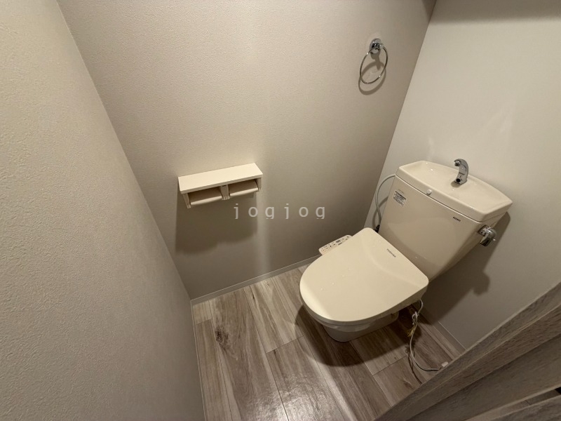 トイレ　窮屈感がなくリラックスのできるトイレです。
