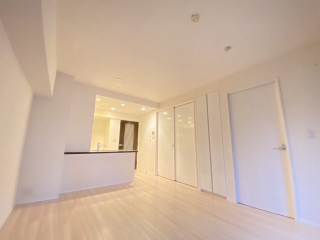 居室・リビング　退去前のため別部屋参考