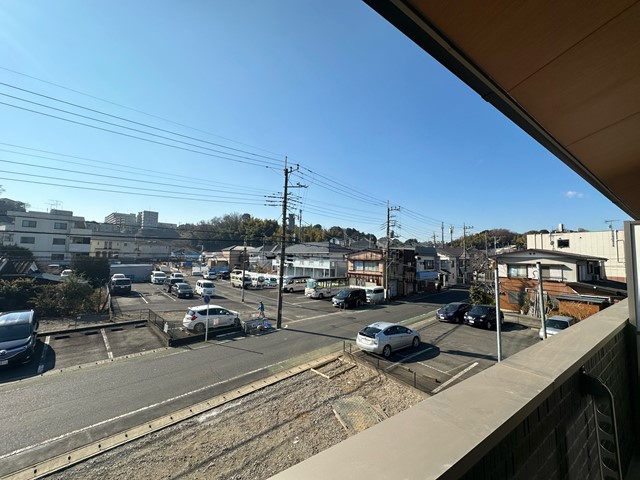 眺望　バルコニーからの眺望です♪目の前は駐車場になっていて視界を遮