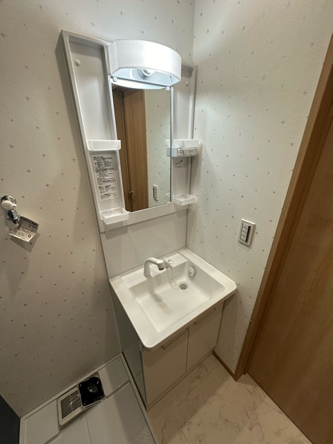 洗面設備　洗髪洗面化粧台で忙しい朝にも寝癖の付いた頭にも優しい☆お化粧