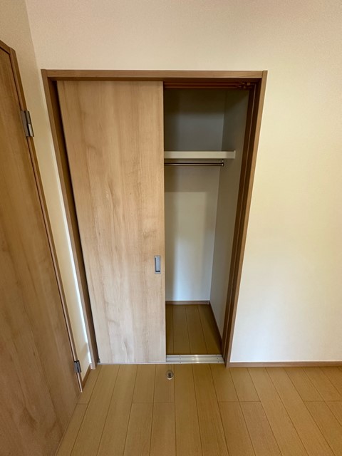 収納　洋室5.4帖のお部屋にあるクローゼットです♪お洋服をたくさん
