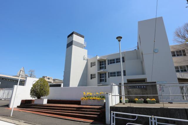 中学校　横浜市立川和中学校（中学校）まで801m