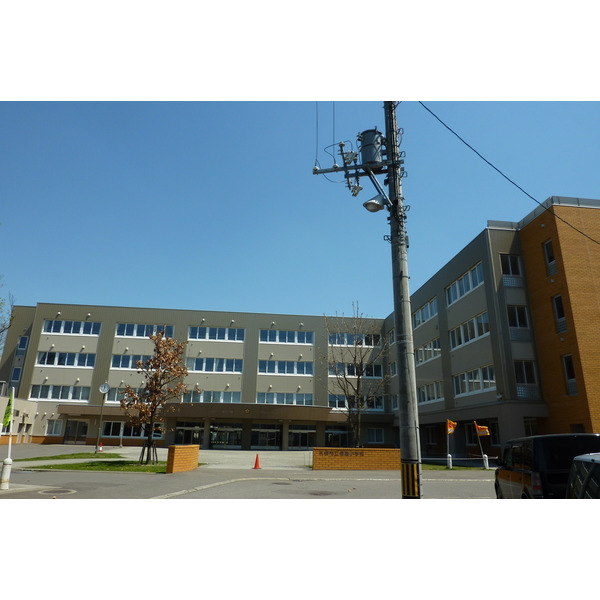 小学校　札幌市立信濃小学校（小学校）まで730m