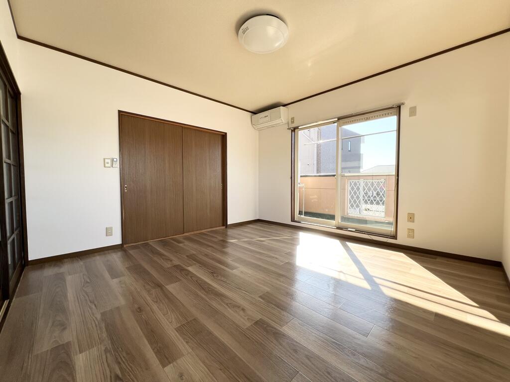 その他部屋・スペース　反転タイプの部屋のため床や壁等の色味が異なります