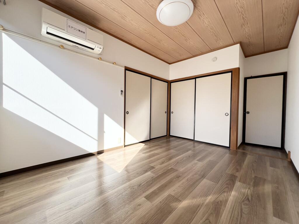 その他部屋・スペース　反転タイプの部屋のため床や壁等の色味が異なります