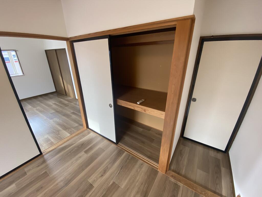 その他設備　反転タイプの部屋のため床や壁等の色味が異なります