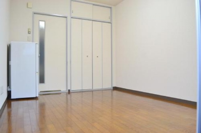 居室・リビング　写真は別のお部屋のものでございます。