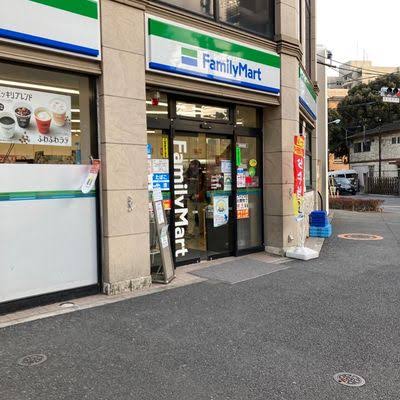 コンビニ　ファミリーマート元麻布店（コンビニ）まで108m