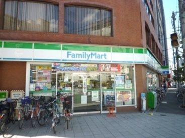 コンビニ　ファミリーマート淀川東三国店（コンビニ）まで134m