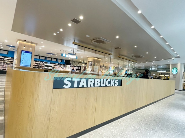 飲食店　STARBUCKS（飲食店）まで744m