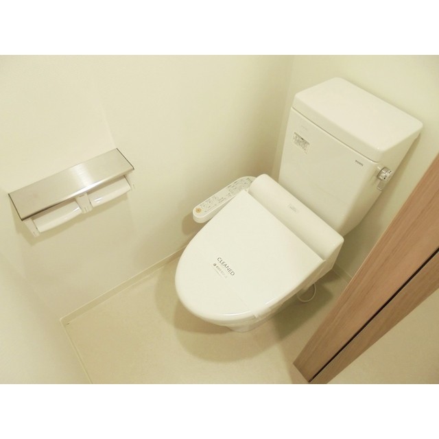 トイレ　温水洗浄機能便座
