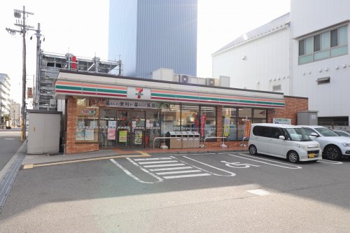 コンビニ　セブンイレブン 大阪諏訪4丁目店（コンビニ）まで246m