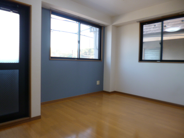 居室・リビング　アクセントクロスに張り替え
