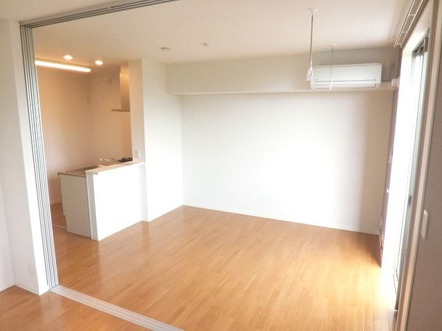 その他部屋・スペース　エアコン完備　室内物干しもございます
