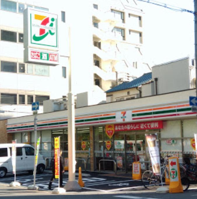 コンビニ　セブンイレブン 大阪京町堀3丁目店（コンビニ）まで125m